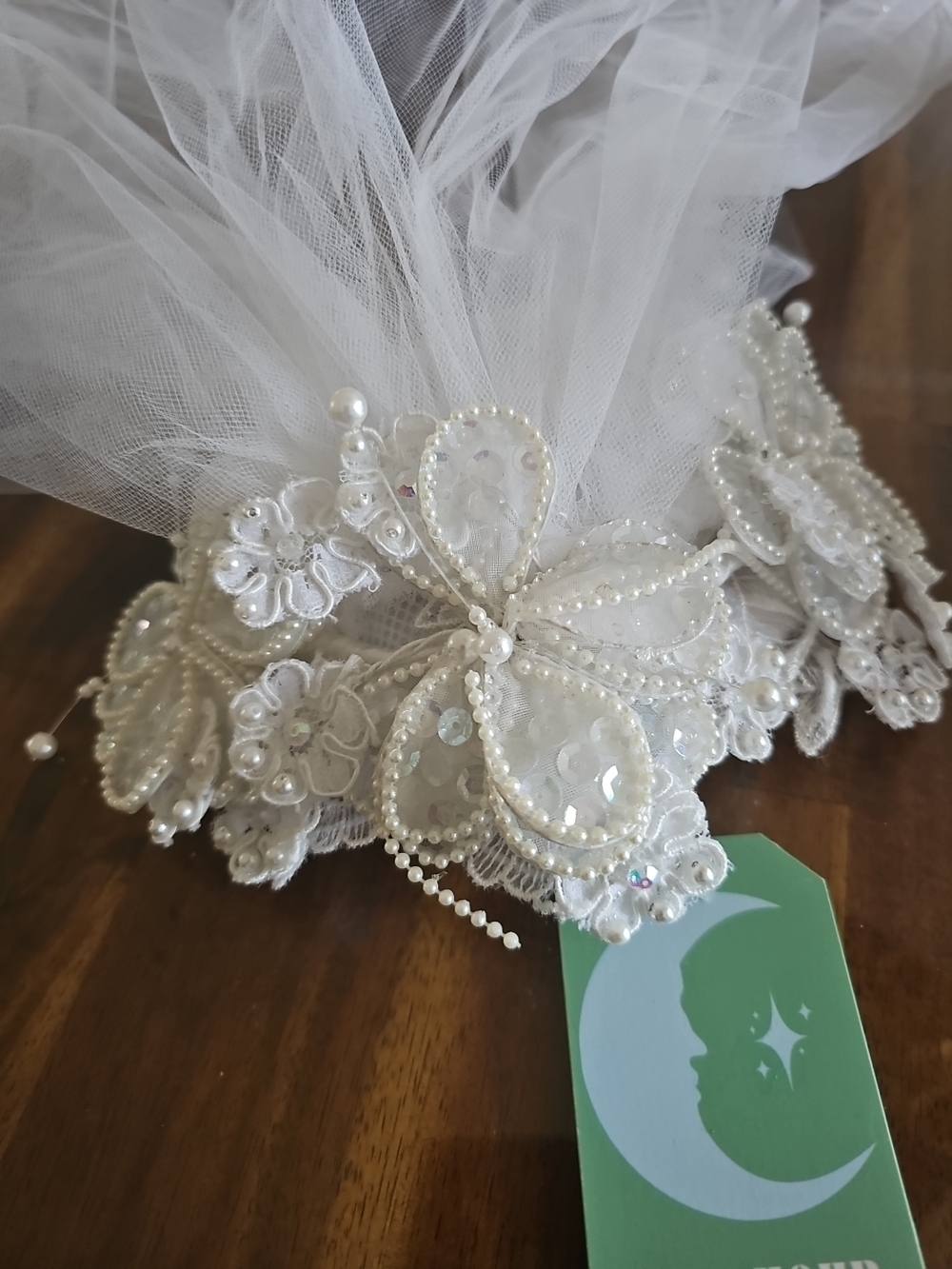 Vintage Beautiful Bridal Veil New White With Sequin Beaded Flower